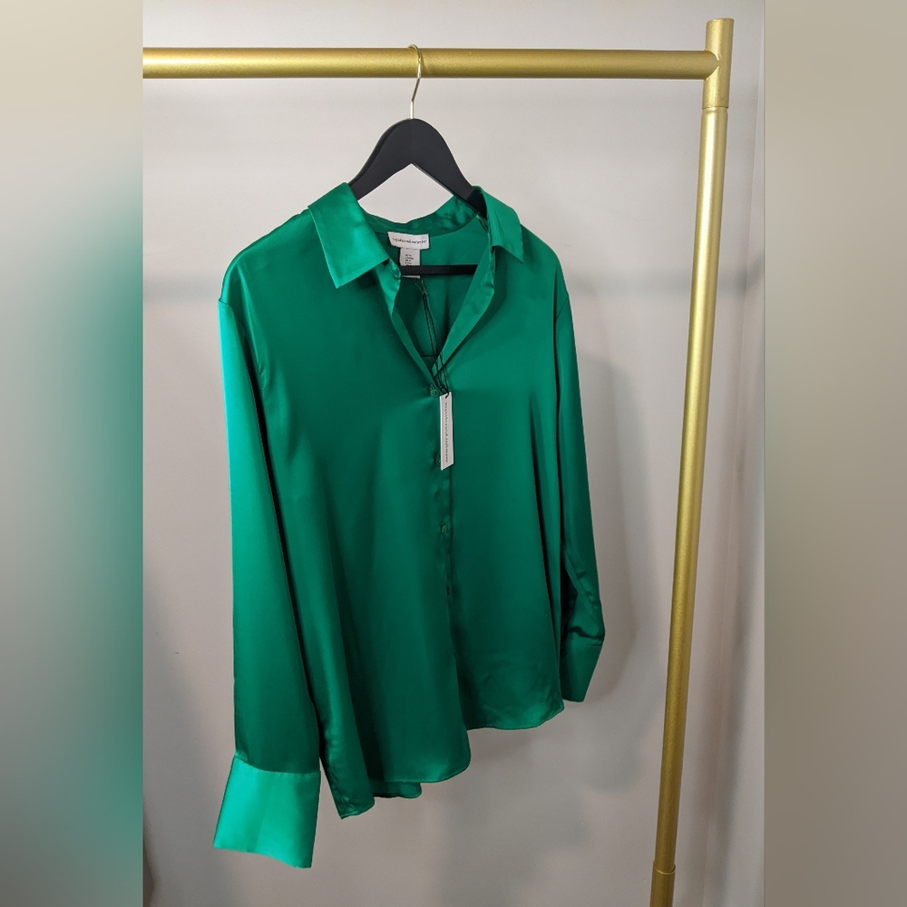 Cupcakes And Cashmere NWT Green Satin Button Down Shirt Size M